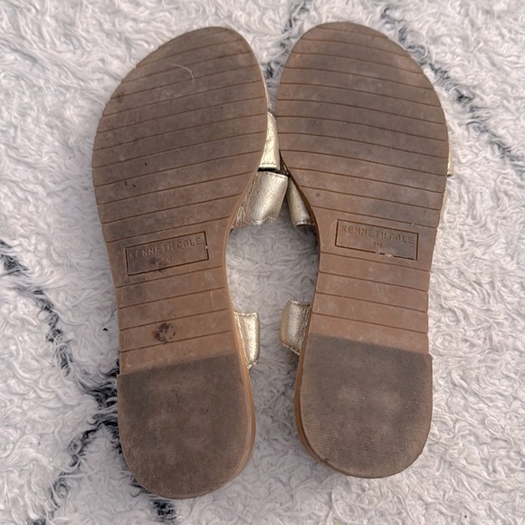 Kenneth Cole gold sandals - women size 8 - Picture 4 of 5